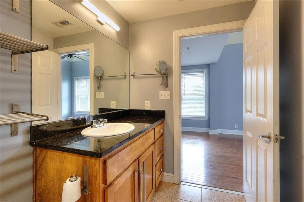 2 bedroom, 2 bathroom, 900 sq ft condominium for sale at 2465 Main Street 302, East Point, GA 30344 — photo 6