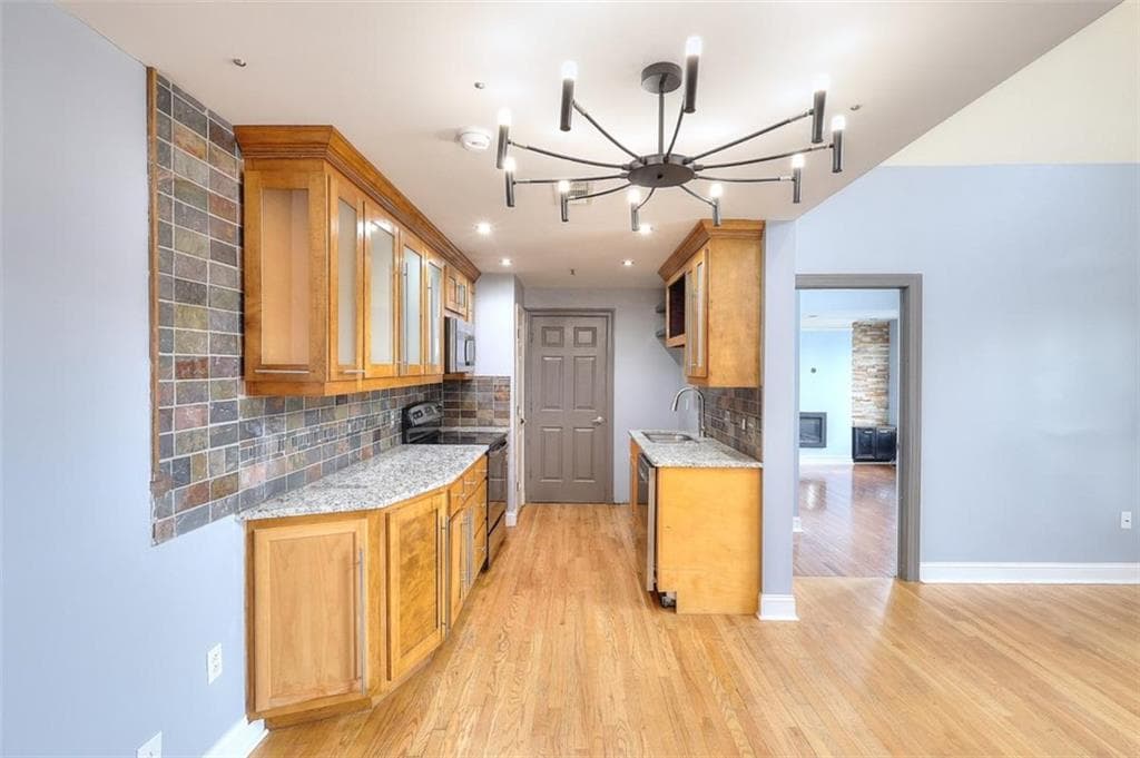 2 bedroom, 2 bathroom, 900 sq ft condominium for sale at 2465 Main Street 302, East Point, GA 30344 — photo 7