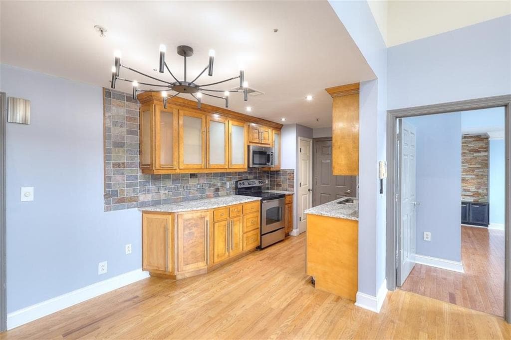 2 bedroom, 2 bathroom, 900 sq ft condominium for sale at 2465 Main Street 302, East Point, GA 30344 — photo 8