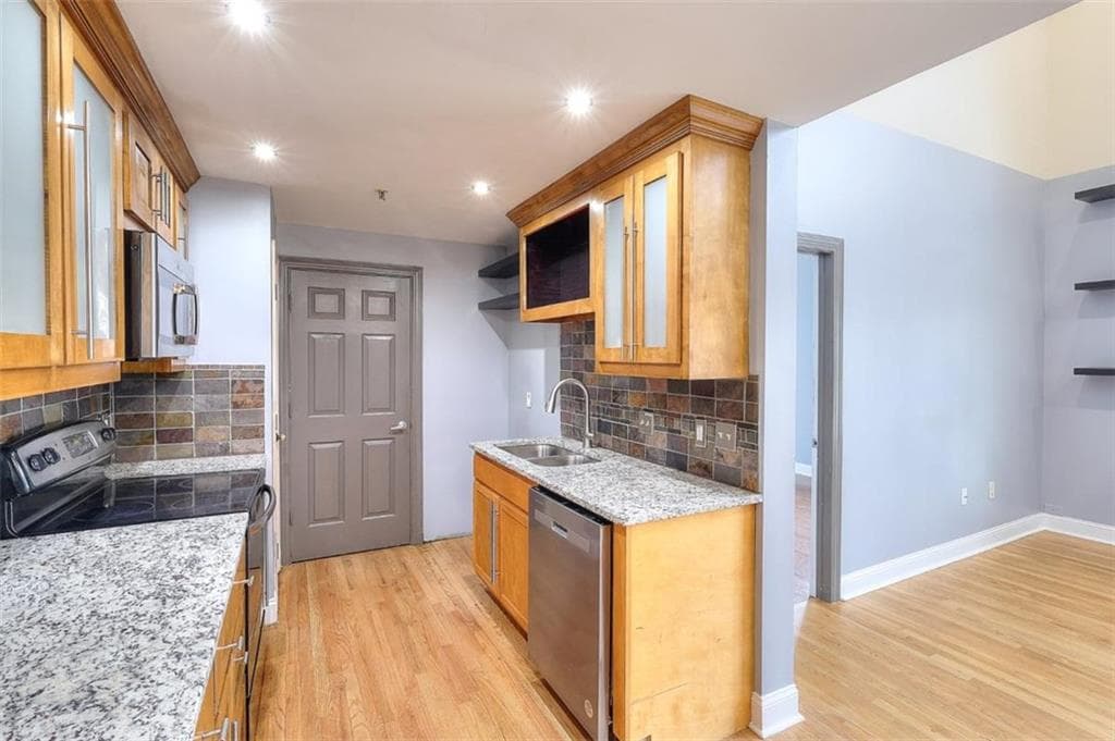 2 bedroom, 2 bathroom, 900 sq ft condominium for sale at 2465 Main Street 302, East Point, GA 30344 — photo 9