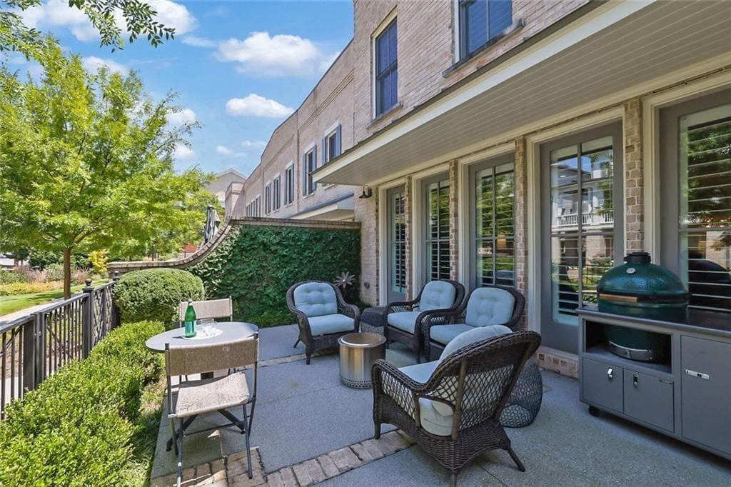 3 bedroom, 4 bathroom, 3,643 sq ft townhouse for sale at 150 Forrest Alley, Roswell, GA 30075 — photo 2