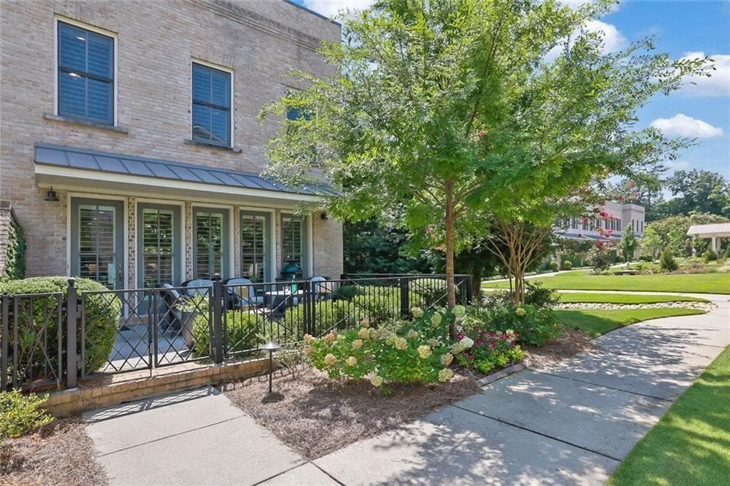 3 bedroom, 4 bathroom, 3,643 sq ft townhouse for sale at 150 Forrest Alley, Roswell, GA 30075 — photo 3