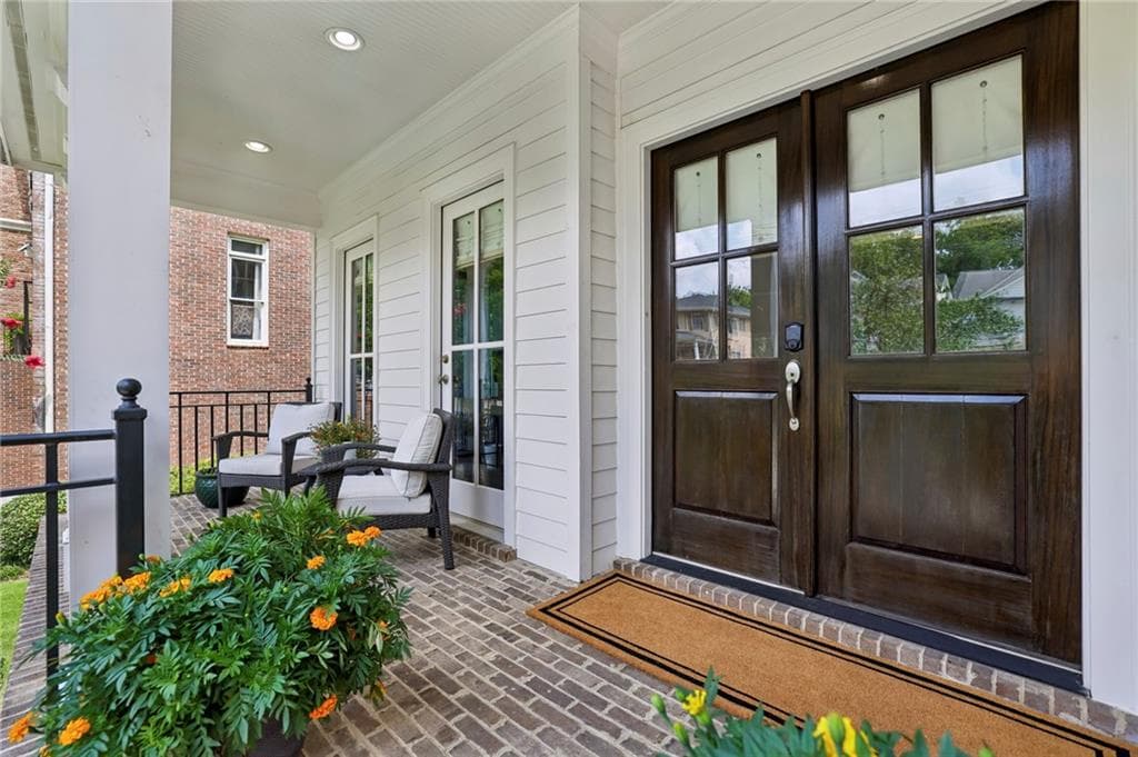 6 bedroom, 5 bathroom, 6,088 sq ft single family residence for sale at 630 Timm Valley Road, Atlanta, GA 30305 — photo 2