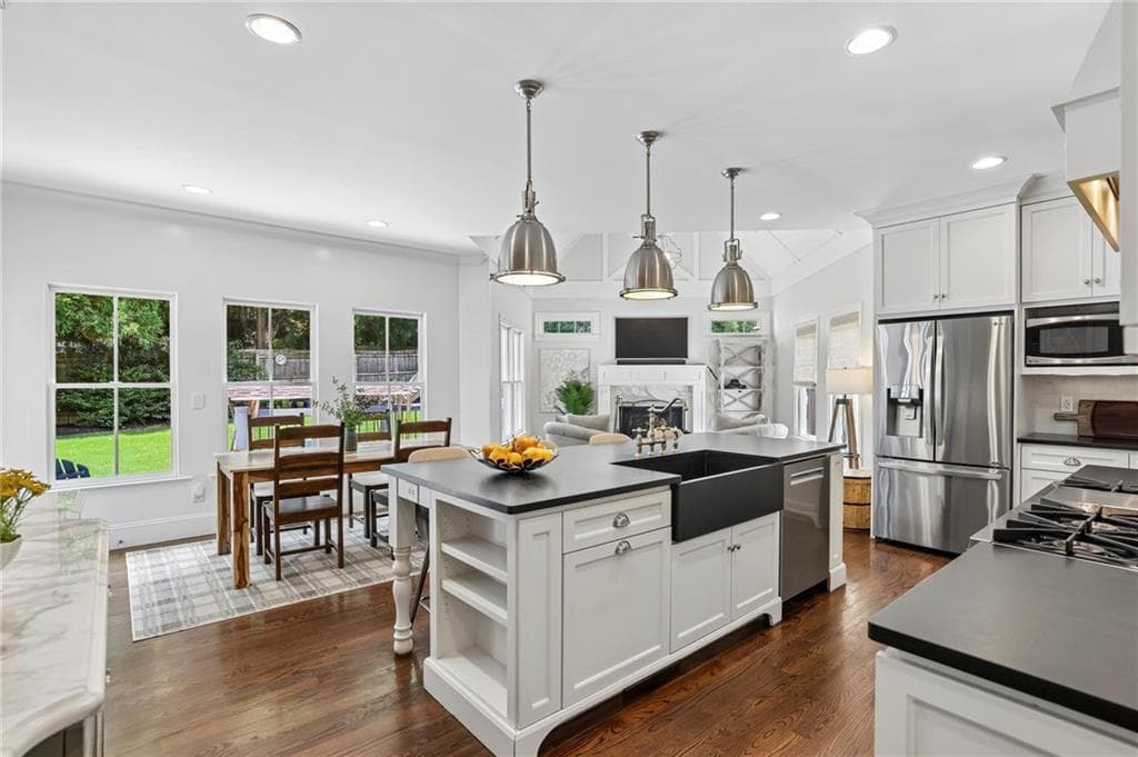 6 bedroom, 5 bathroom, 6,088 sq ft single family residence for sale at 630 Timm Valley Road, Atlanta, GA 30305 — photo 8
