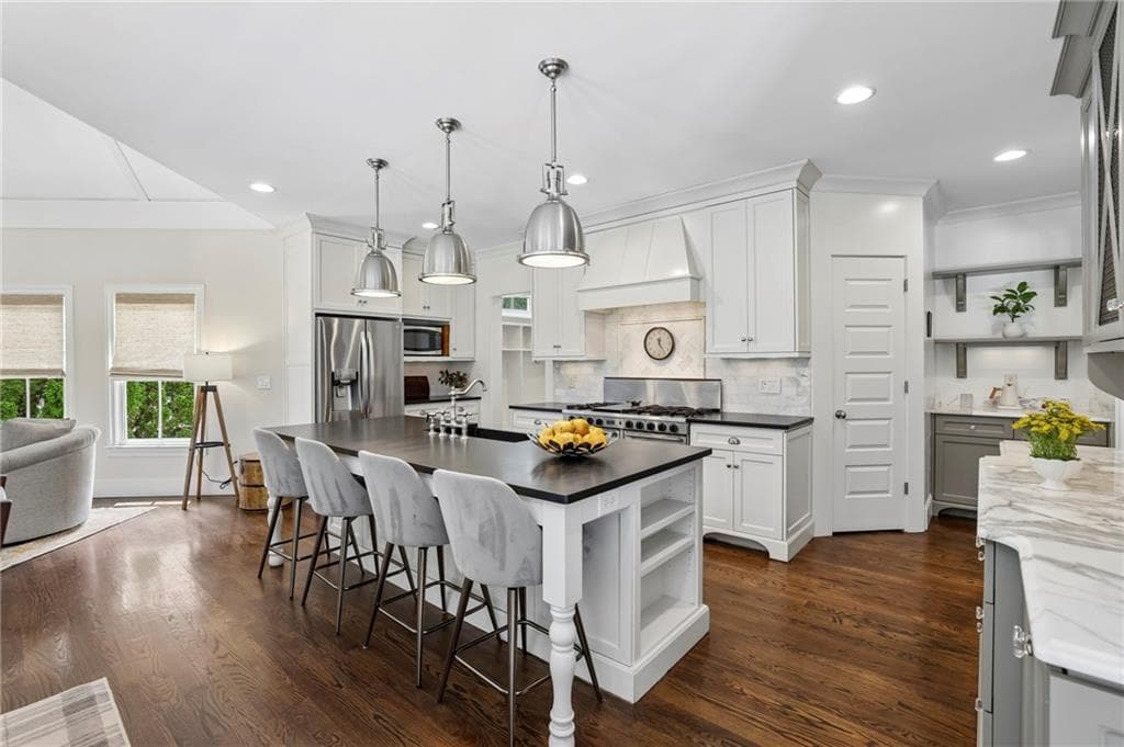 6 bedroom, 5 bathroom, 6,088 sq ft single family residence for sale at 630 Timm Valley Road, Atlanta, GA 30305 — photo 9