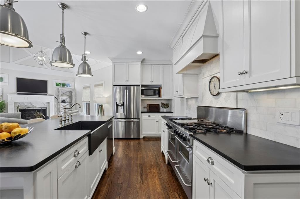 6 bedroom, 5 bathroom, 6,088 sq ft single family residence for sale at 630 Timm Valley Road, Atlanta, GA 30305 — photo 10