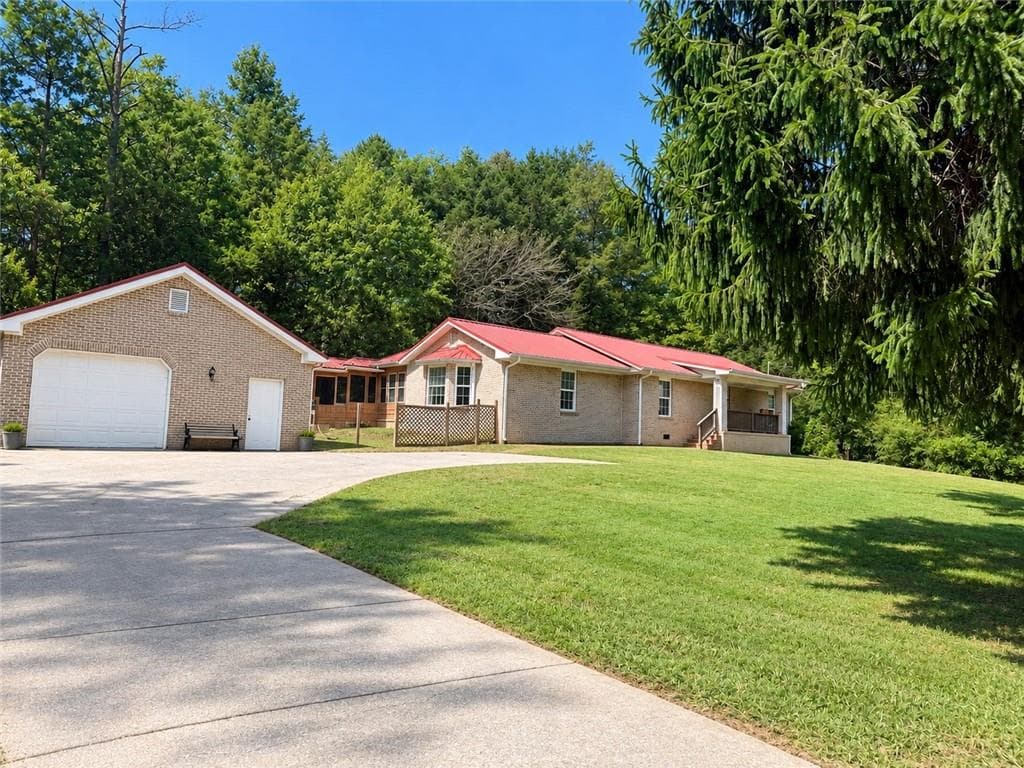 3 bedroom, 2 bathroom, 1,466 sq ft single family residence for sale at 26 Farmer Road, Cartersville, GA 30120