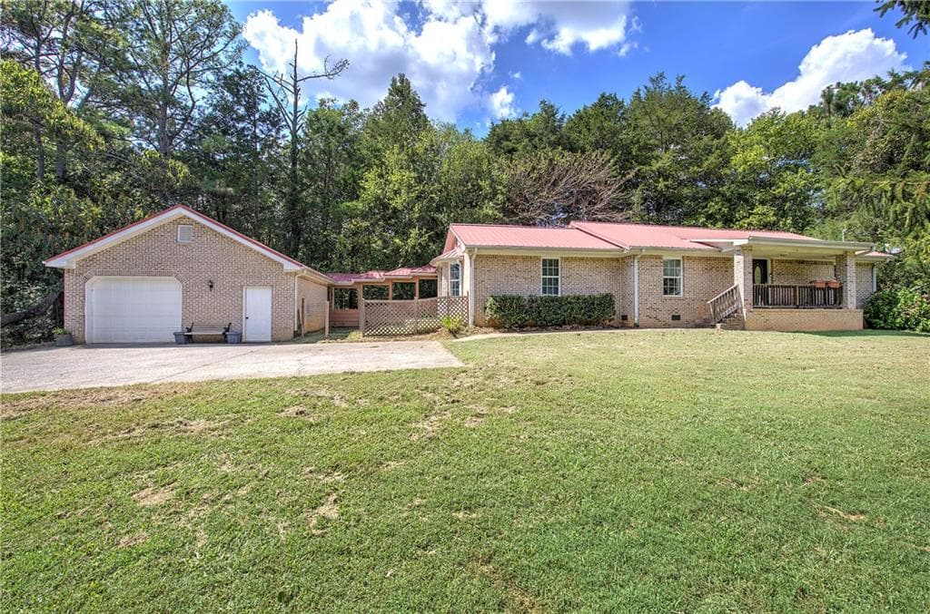 3 bedroom, 2 bathroom, 1,466 sq ft single family residence for sale at 26 Farmer Road, Cartersville, GA 30120 — photo 2