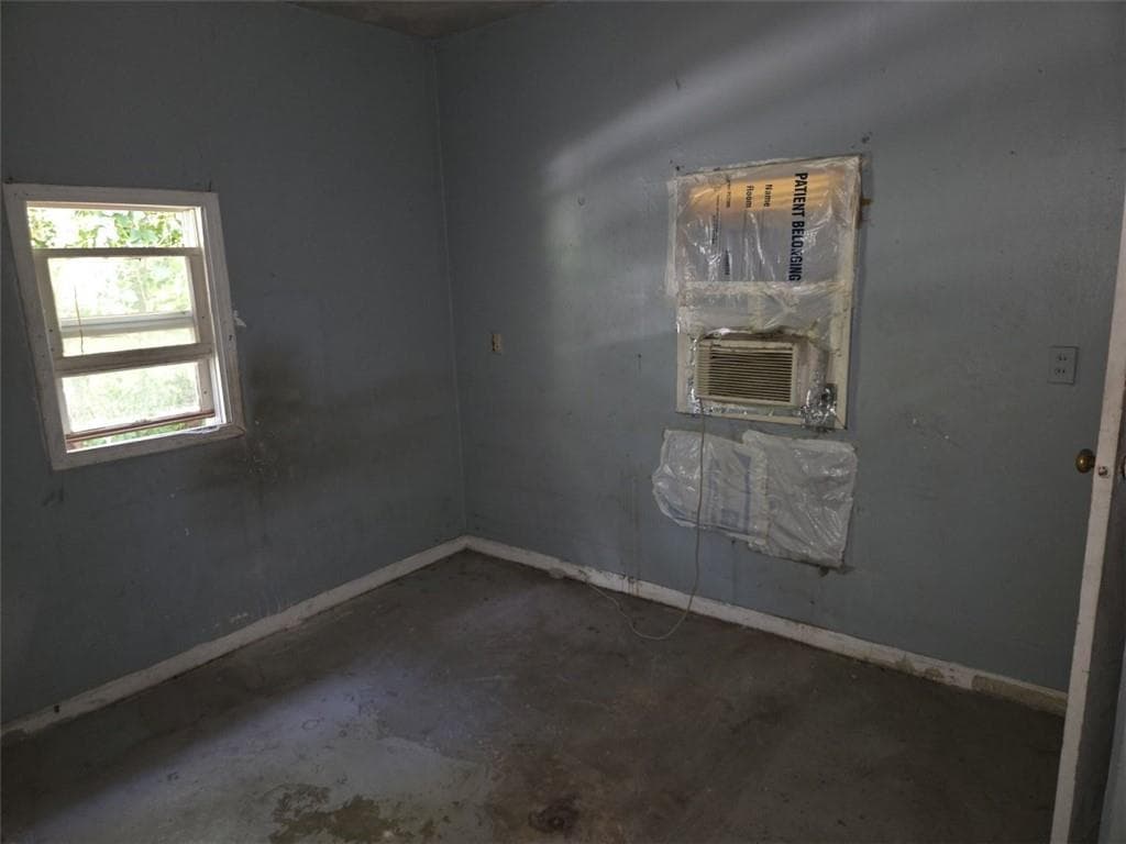 2 bedroom, 1 bathroom, 1,596 sq ft single family residence for sale at 1886 Charles Place, Atlanta, GA 30318 — photo 5