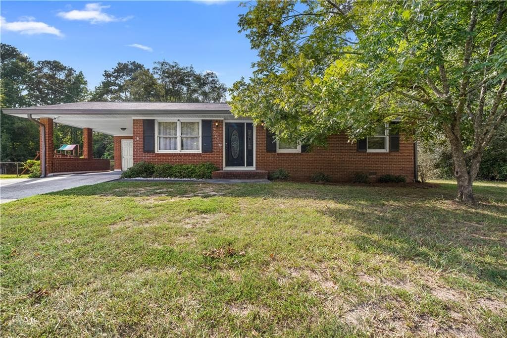 3 bedroom, 1 bathroom, 1,175 sq ft single family residence for sale at 151 Plantation Drive, Fayetteville, GA 30215