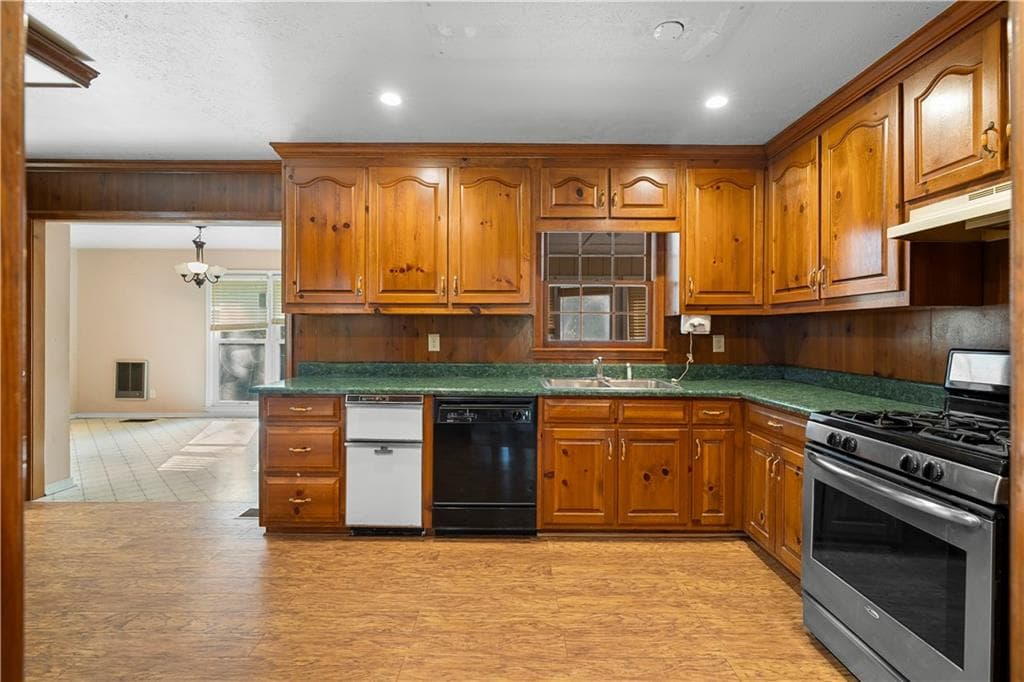 3 bedroom, 1 bathroom, 1,175 sq ft single family residence for sale at 151 Plantation Drive, Fayetteville, GA 30215 — photo 3