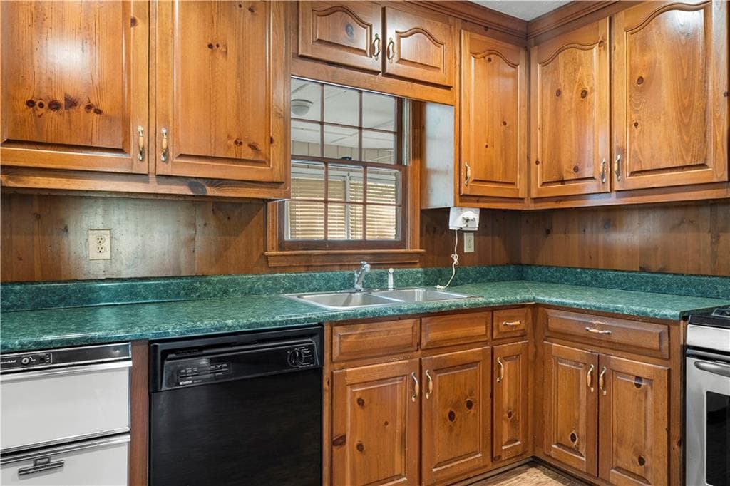 3 bedroom, 1 bathroom, 1,175 sq ft single family residence for sale at 151 Plantation Drive, Fayetteville, GA 30215 — photo 5