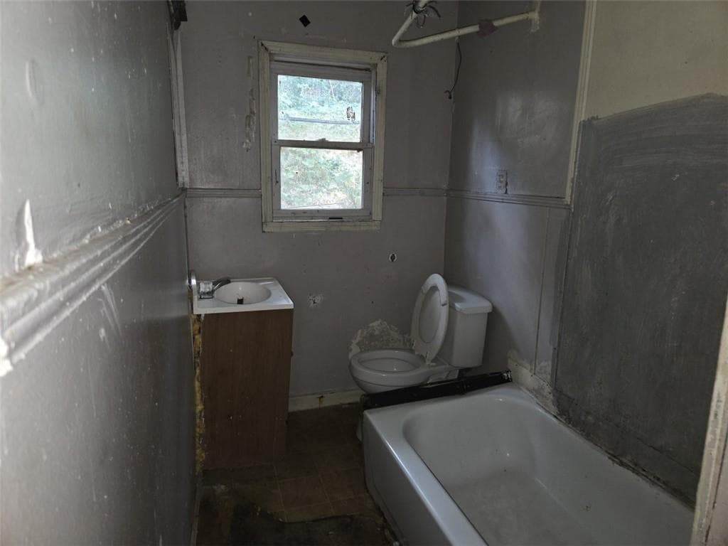 2 bedroom, 1 bathroom, 1,596 sq ft single family residence for sale at 1886 Charles Place, Atlanta, GA 30318 — photo 7