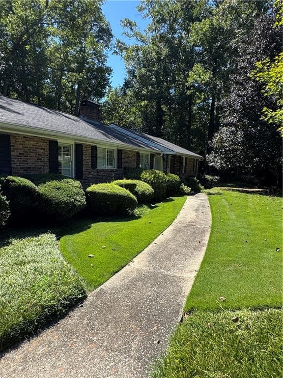 4 bedroom, 3 bathroom, 1,723 sq ft single family residence for rent at 304 Colewood Way, Sandy Springs, GA 30328 for $4,500 a month — photo 2
