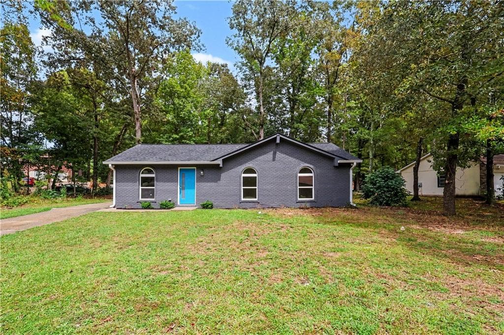 3 bedroom, 1 bathroom, 1,032 sq ft single family residence for sale at 6010 Fieldcrest Drive, Morrow, GA 30260