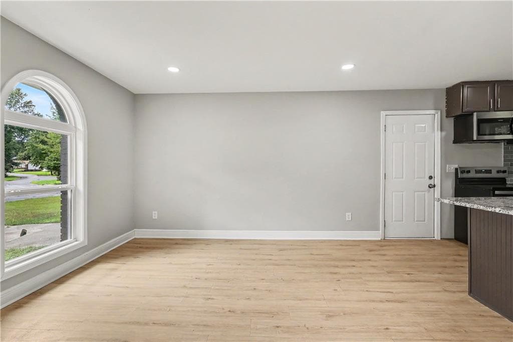 3 bedroom, 1 bathroom, 1,032 sq ft single family residence for sale at 6010 Fieldcrest Drive, Morrow, GA 30260 — photo 9
