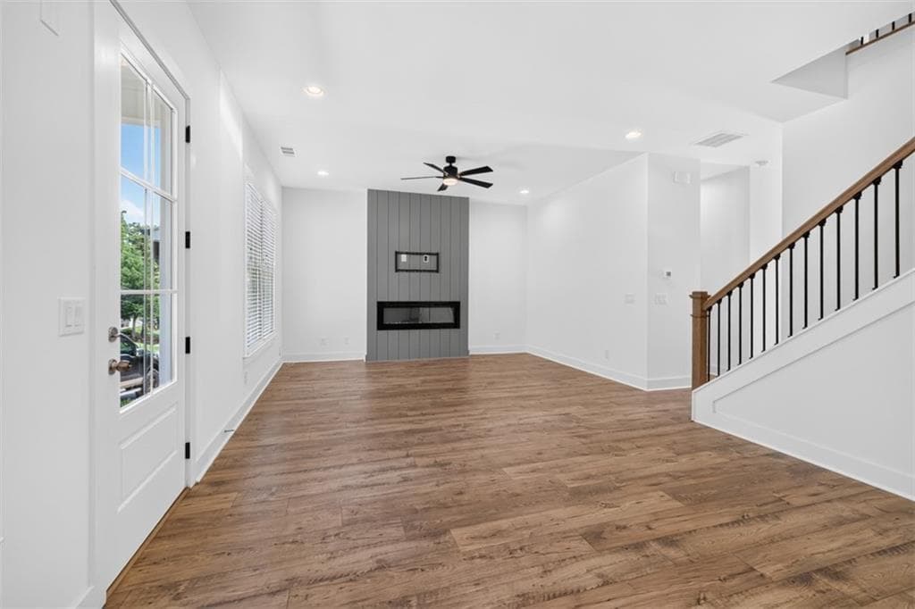 3 bedroom, 3 bathroom, 2,125 sq ft townhouse for sale at 5619 Pine Street, Flowery Branch, GA 30542 — photo 8
