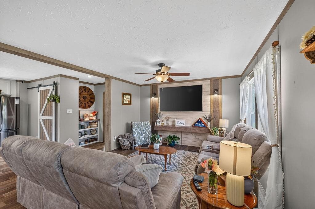 4 bedroom, 2 bathroom, 1,728 sq ft single family residence under contract at 660 Hall Memorial Road, Calhoun, GA 30701 — photo 3