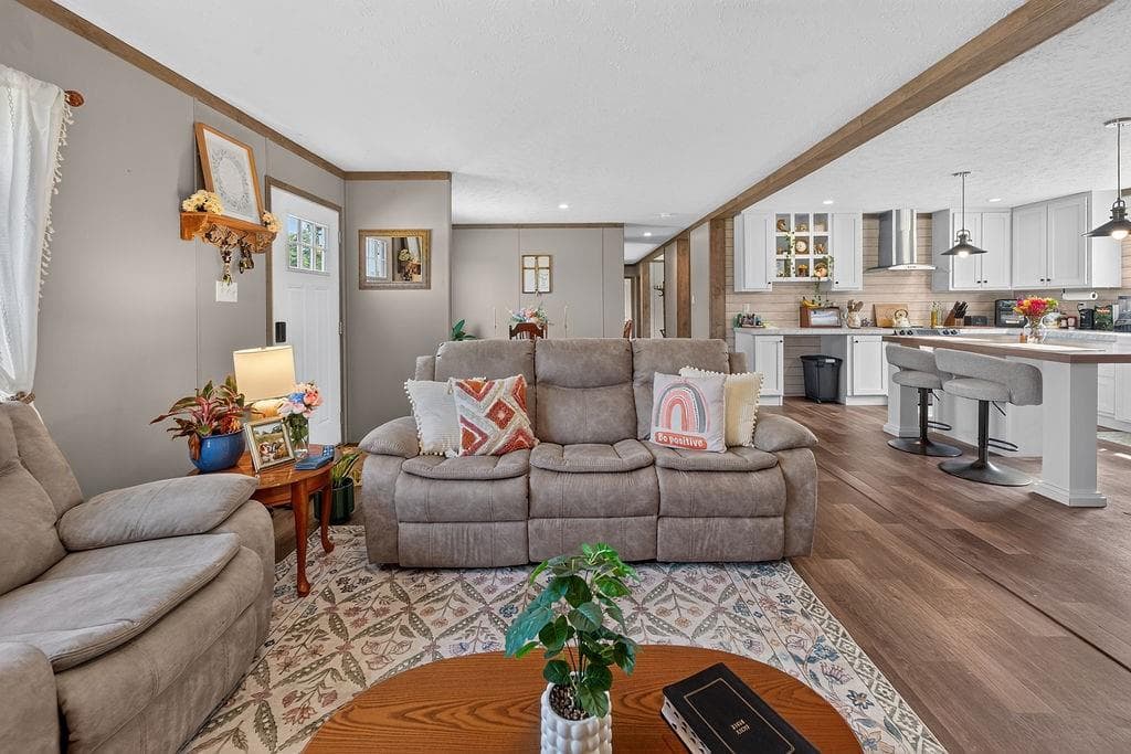 4 bedroom, 2 bathroom, 1,728 sq ft single family residence under contract at 660 Hall Memorial Road, Calhoun, GA 30701 — photo 6