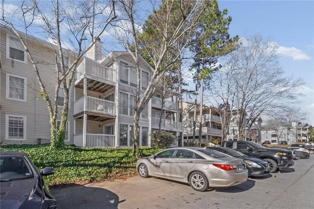 2 bedroom, 2 bathroom, 1,244 sq ft condominium for sale at 1701 Augusta Drive, Marietta, GA 30067 — photo 2