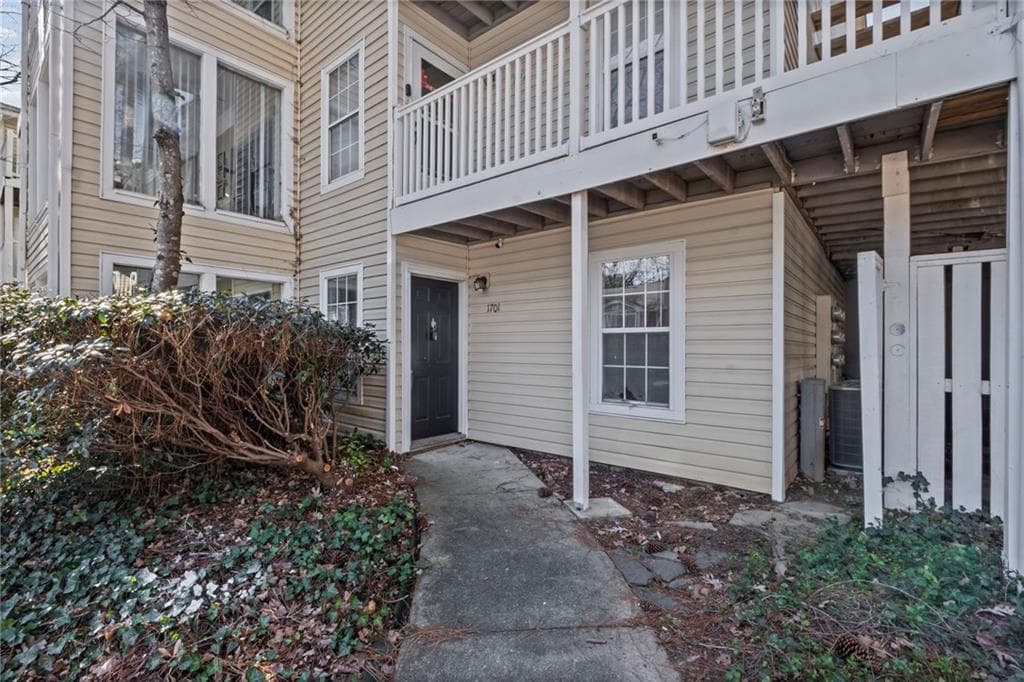 2 bedroom, 2 bathroom, 1,244 sq ft condominium for sale at 1701 Augusta Drive, Marietta, GA 30067 — photo 3