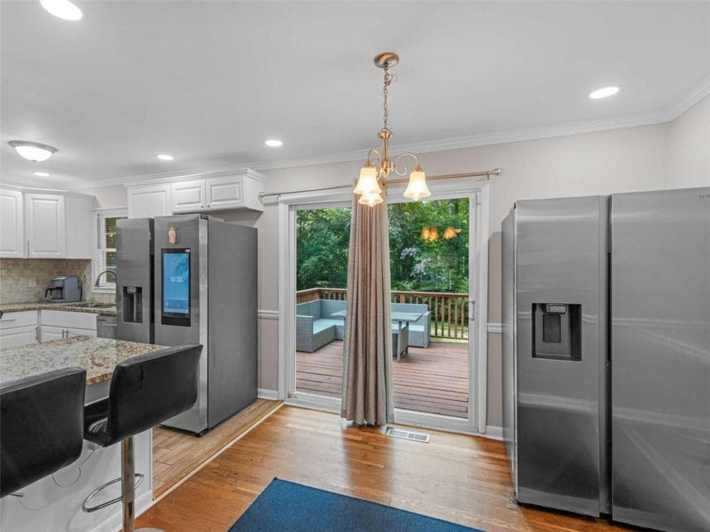 6 bedroom, 3 bathroom, 2,430 sq ft single family residence for sale at 1607 Hillview Avenue, Jonesboro, GA 30236 — photo 2