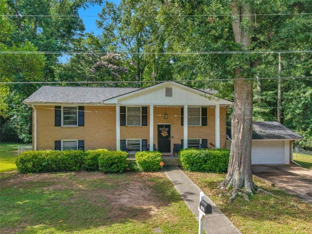 6 bedroom, 3 bathroom, 2,430 sq ft single family residence for sale at 1607 Hillview Avenue, Jonesboro, GA 30236 — photo 5