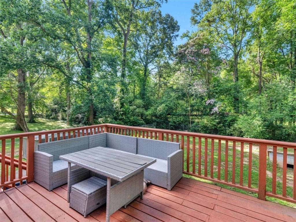 6 bedroom, 3 bathroom, 2,430 sq ft single family residence for sale at 1607 Hillview Avenue, Jonesboro, GA 30236 — photo 6
