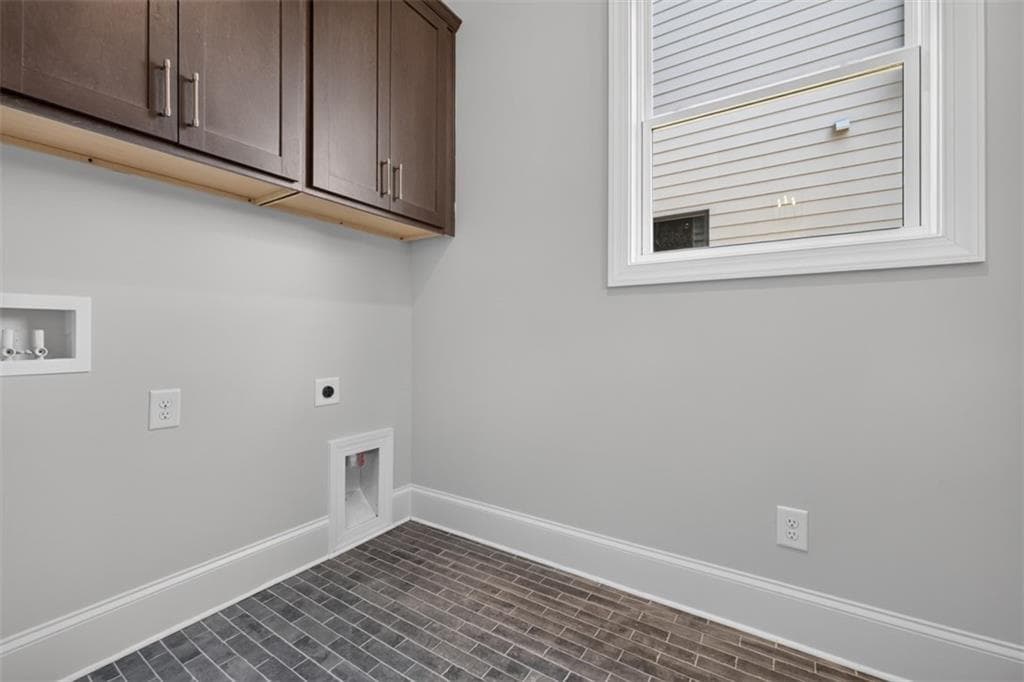 4 bedroom, 4 bathroom, 2,895 sq ft single family residence for sale at 5812 Mitchell Street, Flowery Branch, GA 30542 — photo 5