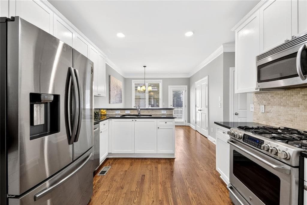 4 bedroom, 4 bathroom, 3,357 sq ft single family residence under contract at 1613 Dupont Commons Drive, Atlanta, GA 30318 — photo 7