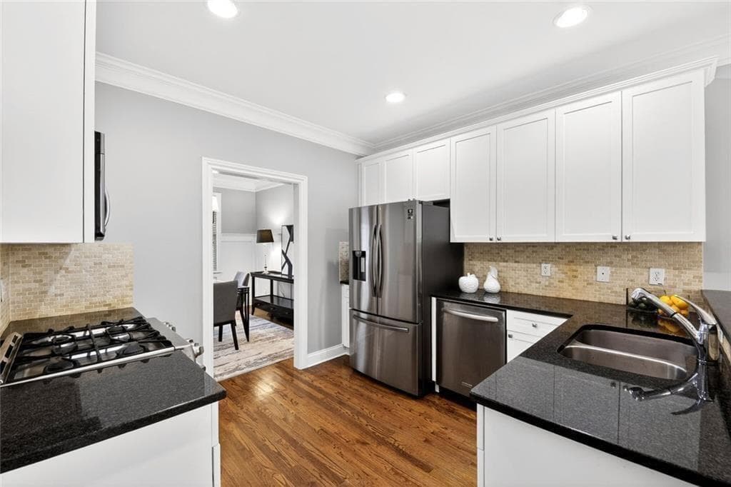 4 bedroom, 4 bathroom, 3,357 sq ft single family residence under contract at 1613 Dupont Commons Drive, Atlanta, GA 30318 — photo 8