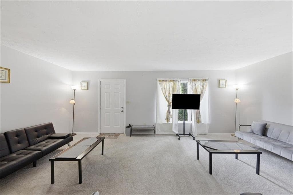 3 bedroom, 2 bathroom, 1,297 sq ft condominium for sale at 1816 Ashborough Road C, Marietta, GA 30067 — photo 2