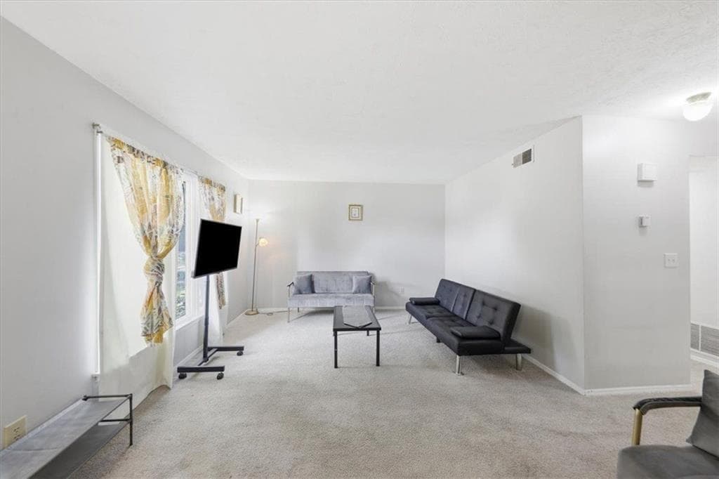 3 bedroom, 2 bathroom, 1,297 sq ft condominium for sale at 1816 Ashborough Road C, Marietta, GA 30067 — photo 4