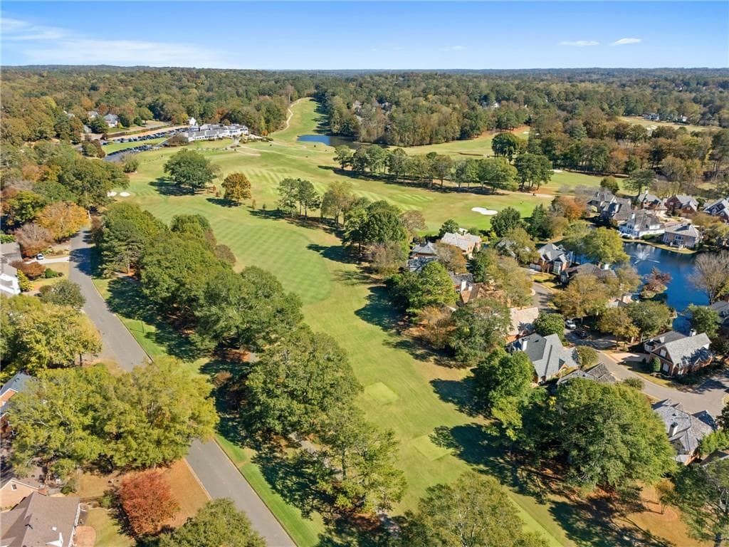 7 bedroom, 6 bathroom, 5,400 sq ft single family residence for sale at 820 Glen Royal Drive, Roswell, GA 30076 — photo 3