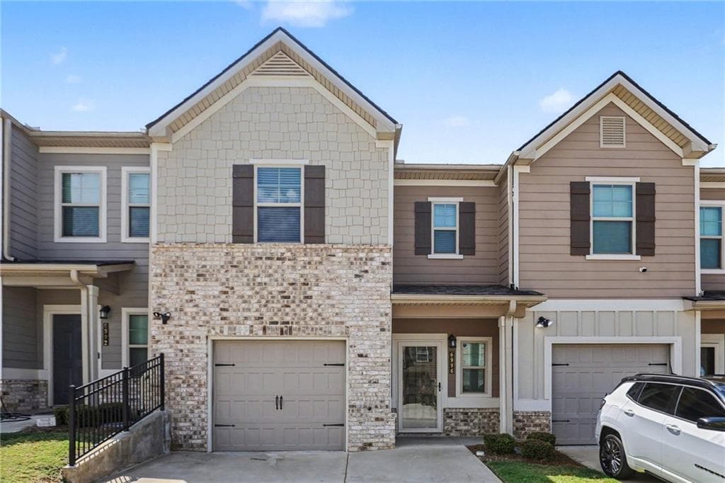 3 bedroom, 3 bathroom, 1,504 sq ft townhouse for sale at 6996 Zaniah Road, Atlanta, GA 30331 — photo 2