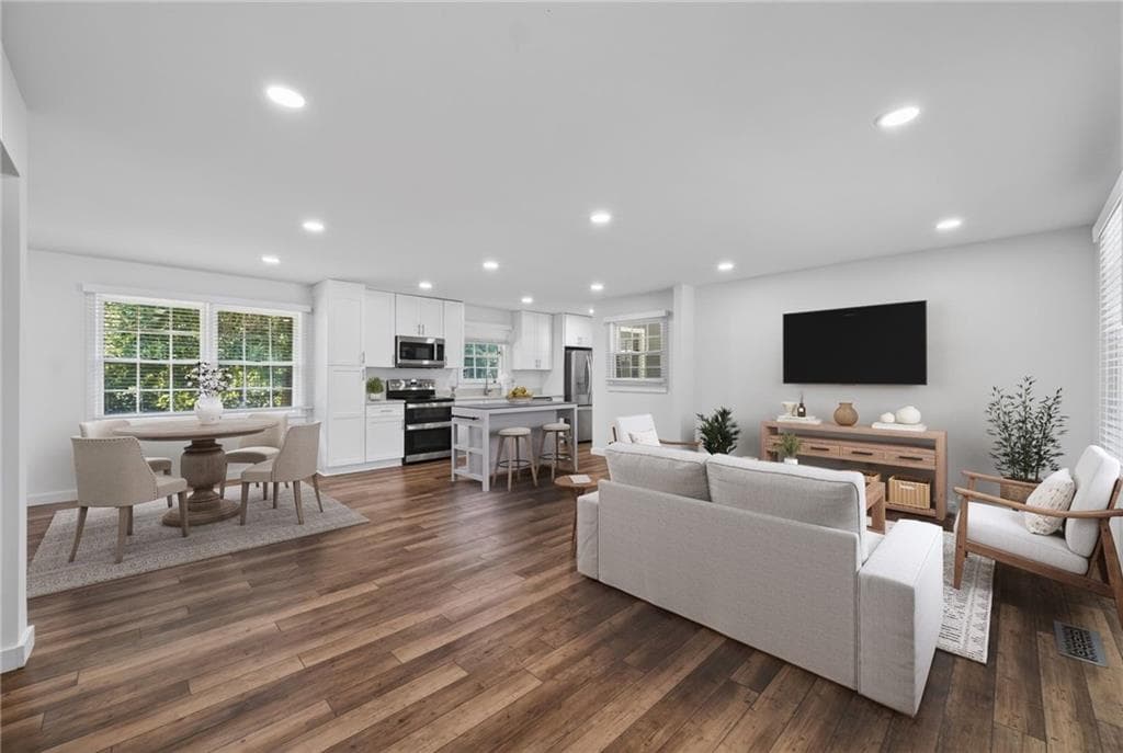 3 bedroom, 2 bathroom, 1,277 sq ft single family residence for sale at 4619 Mountain View Road, Oakwood, GA 30566 — photo 9