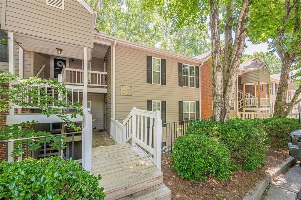 2 bedroom, 2 bathroom, 900 sq ft condominium for sale at 412 Teal Court, Roswell, GA 30076 — photo 3