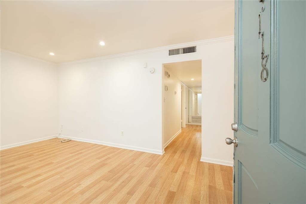 2 bedroom, 2 bathroom, 1,100 sq ft condominium for sale at 118 Maison Place, Atlanta, GA 30327 — photo 5