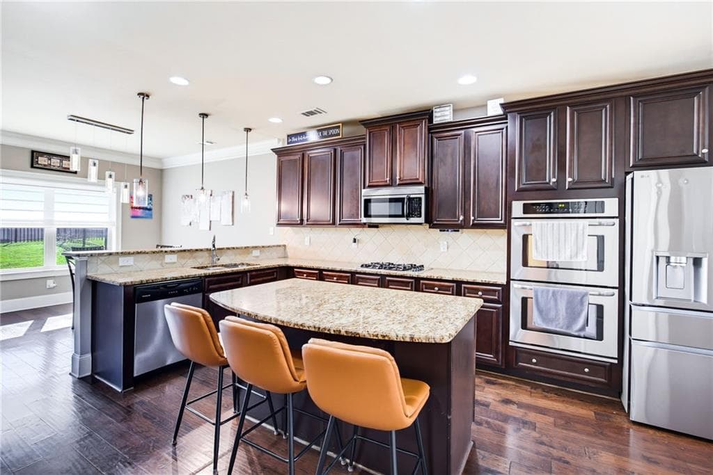 5 bedroom, 5 bathroom, 3,647 sq ft single family residence for sale at 262 Fairway Drive, Acworth, GA 30101 — photo 6