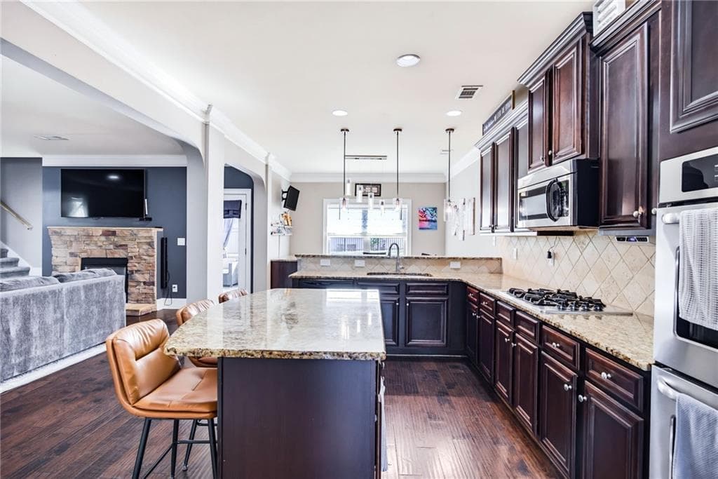 5 bedroom, 5 bathroom, 3,647 sq ft single family residence for sale at 262 Fairway Drive, Acworth, GA 30101 — photo 7