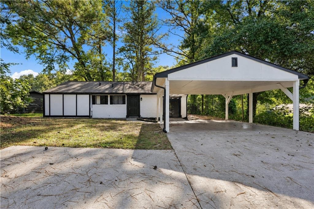 3 bedroom, 2 bathroom, 1,100 sq ft single family residence for sale at 71 Bethesda Church Road, Lawrenceville, GA 30044