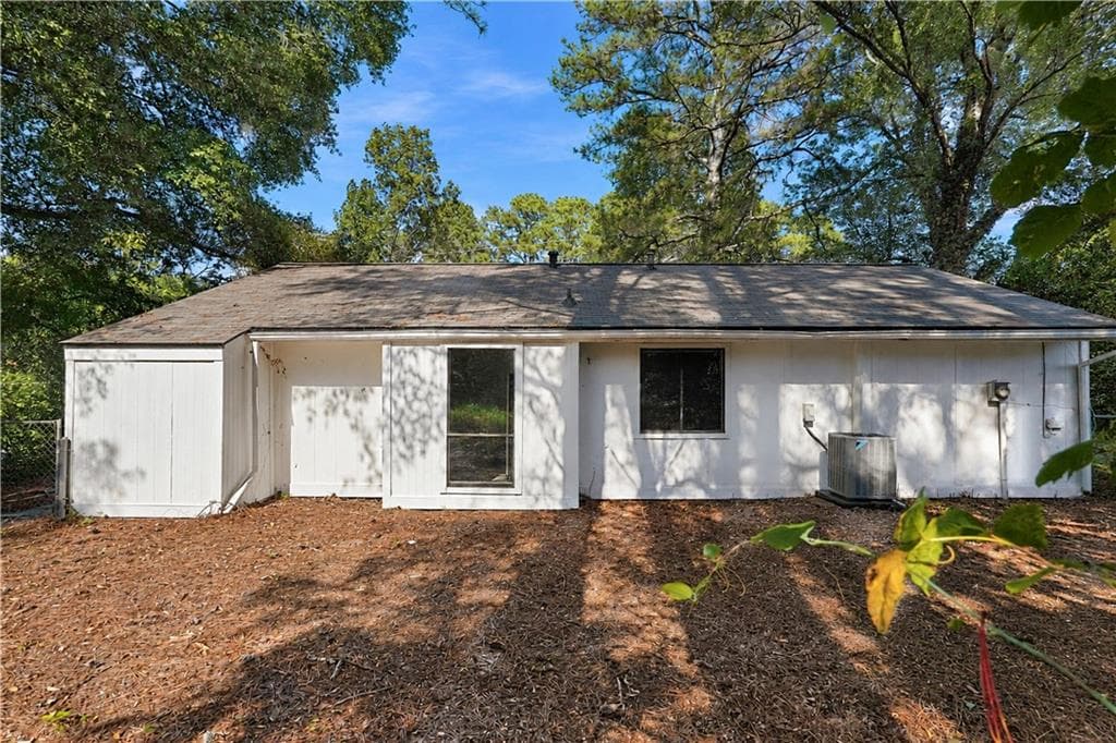 3 bedroom, 2 bathroom, 1,100 sq ft single family residence for sale at 71 Bethesda Church Road, Lawrenceville, GA 30044 — photo 5