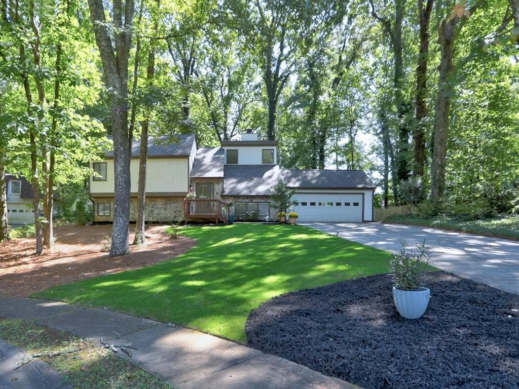 5 bedroom, 3 bathroom, 2,236 sq ft single family residence for sale at 2646 Alpine Trail, Marietta, GA 30062 — photo 3