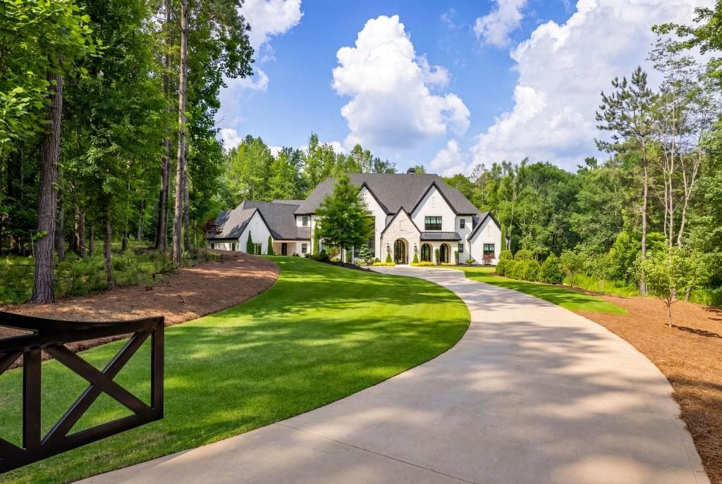 4 bedroom, 5 bathroom, 7,500 sq ft single family residence for sale at 200 Deerhaven Lane, Milton, GA 30004 — photo 3