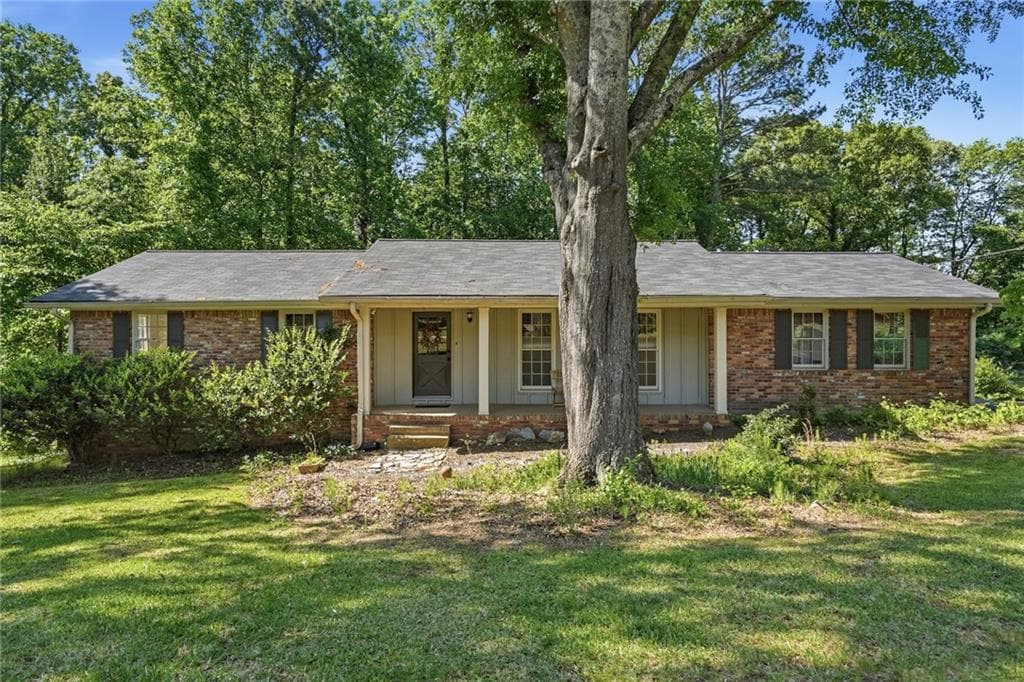 4 bedroom, 3 bathroom, 2,453 sq ft single family residence for sale at 4845 Jennifer Lane, Douglasville, GA 30135 — photo 3