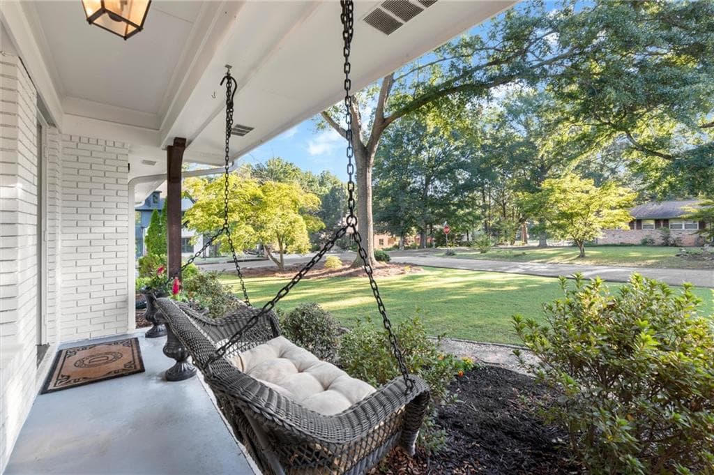 4 bedroom, 3 bathroom, 1,804 sq ft single family residence under contract at 3834 Cherrydale Lane, Smyrna, GA 30082 — photo 3