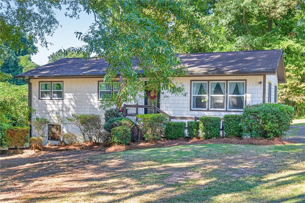 3 bedroom, 2 bathroom, 1,170 sq ft single family residence for sale at 177 Dickson Drive, Jefferson, GA 30529
