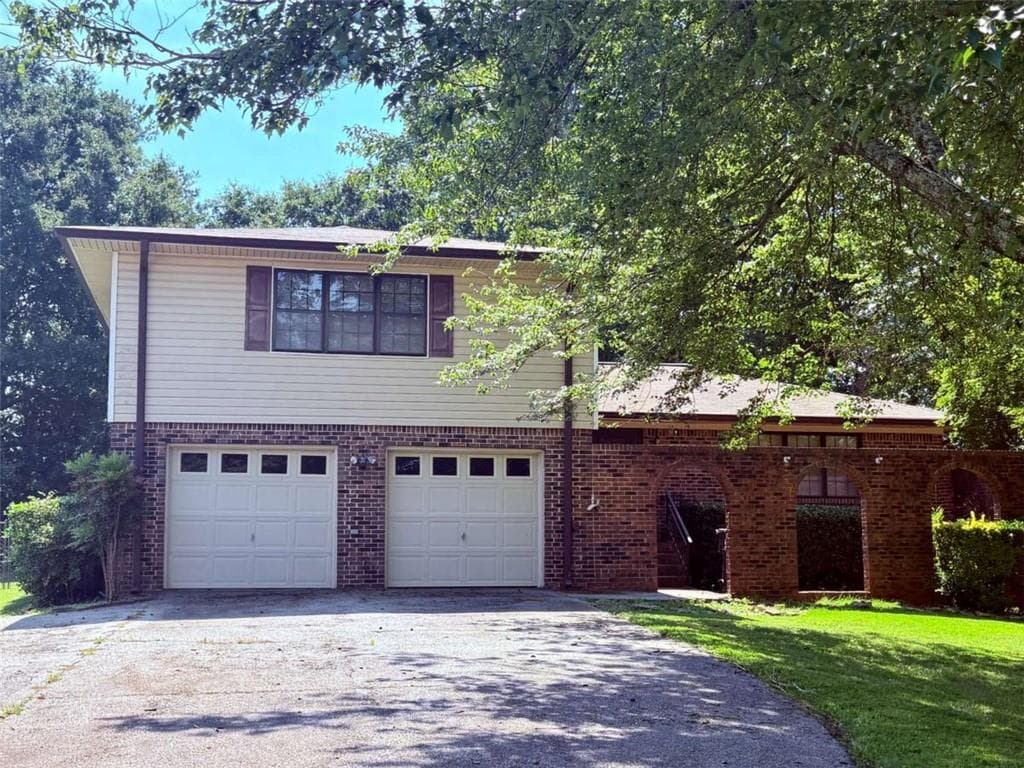 3 bedroom, 3 bathroom, 1,587 sq ft single family residence for sale at 8872 Teal Court, Jonesboro, GA 30236