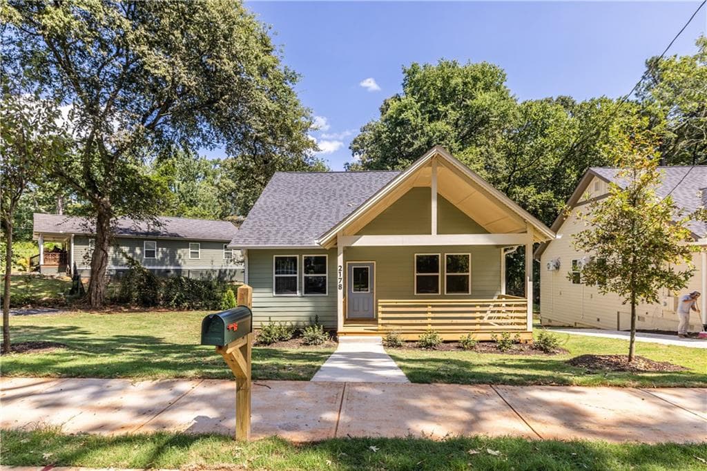 3 bedroom, 2 bathroom, 1,200 sq ft single family residence for sale at 2178 Bicknell Street, Atlanta, GA 30315 — photo 3
