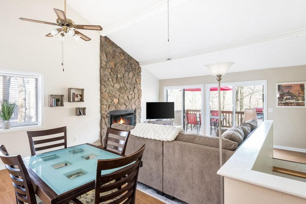 2 bedroom, 3 bathroom, 1,152 sq ft townhouse for sale at 200 Villa Road 122, Jasper, GA 30143 — photo 9